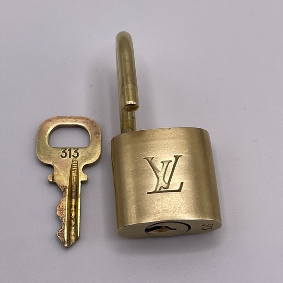 100% Authentic and pre loved Louis Vuitton - Gold Lock and Key set - #313 - Picture 4 of 6